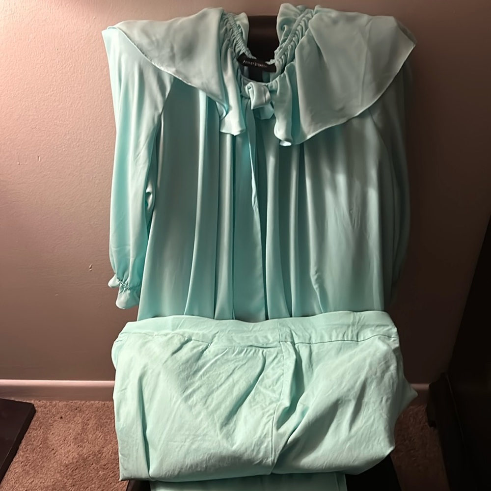 Ashley Stewart Top and bottom capri set